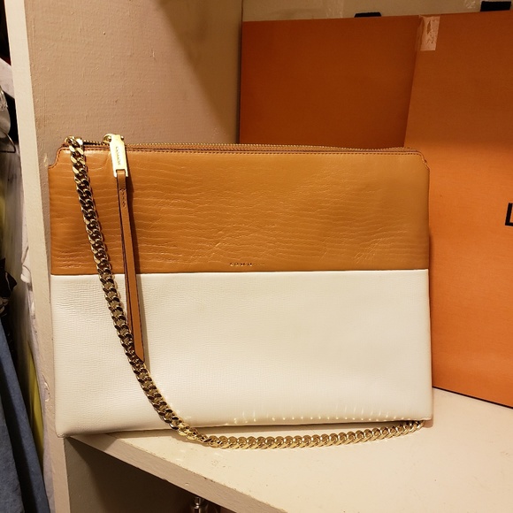 Coach Handbags - 🌺Coach clutch